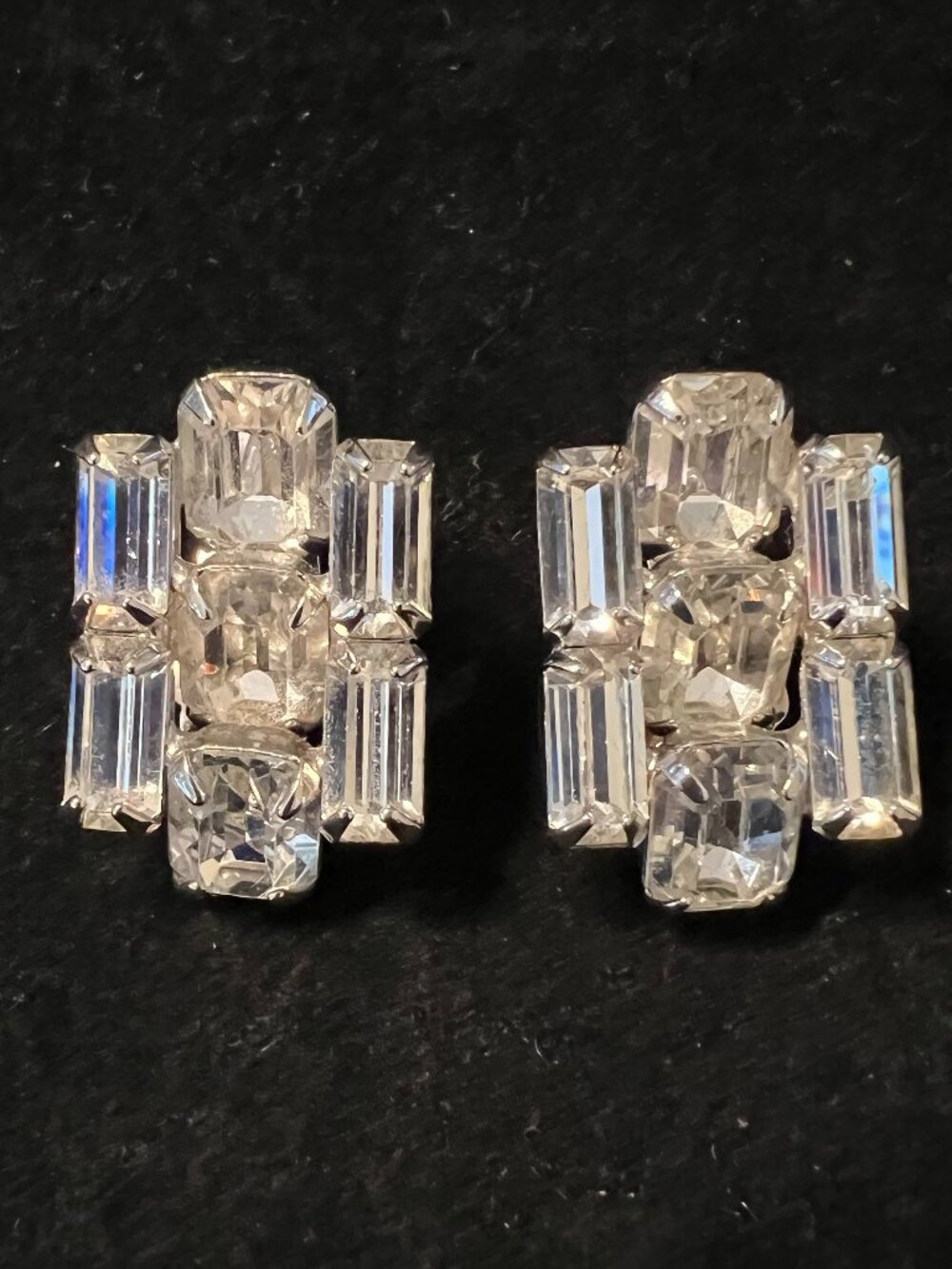 Vintage Weiss Clip Rhinestone Earrings